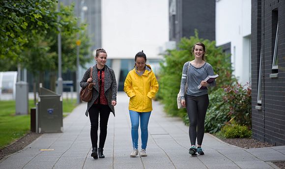 Some 69ý students walking on campus
